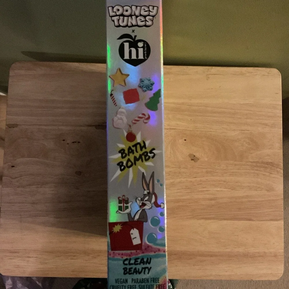 Hi Peach Layne Looney Tunes 6 Pc Holiday Bath Bombs, New In Box‎